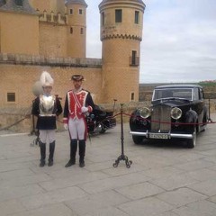 La Guardia Real desfila por Segovia