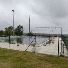 Palazuelos arreglará los vestuarios de la piscina y las goteras de la escuela