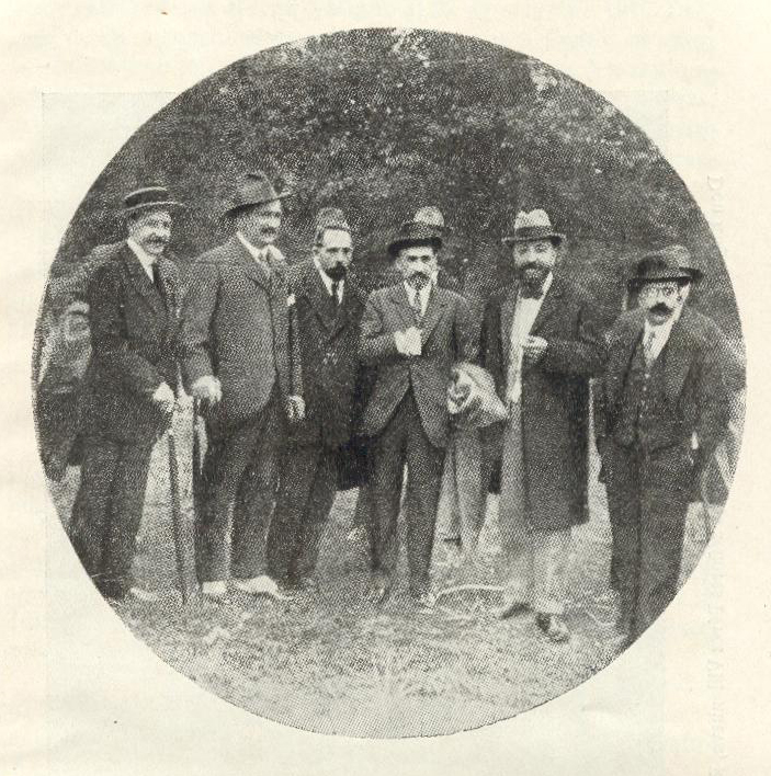 Benavente con periodistas y autoridades segovianas en el Soto de Revenga.