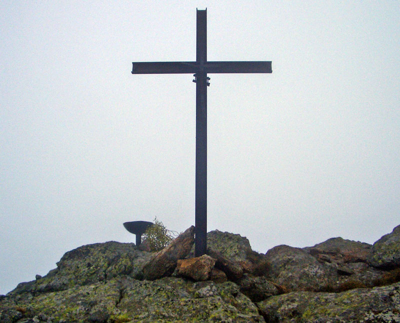 Cruz de Malagosto y pebetero cenizas Jaime Alpens.