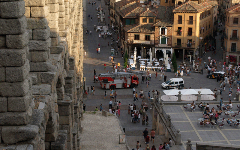 Policías y bomberos montaron un importante dispositivo en el Azoguejo.