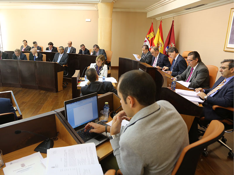 Imagen del pleno de septiembre de 2014 en el que se rechazó el primer recurso del PSOE contra la subvención.