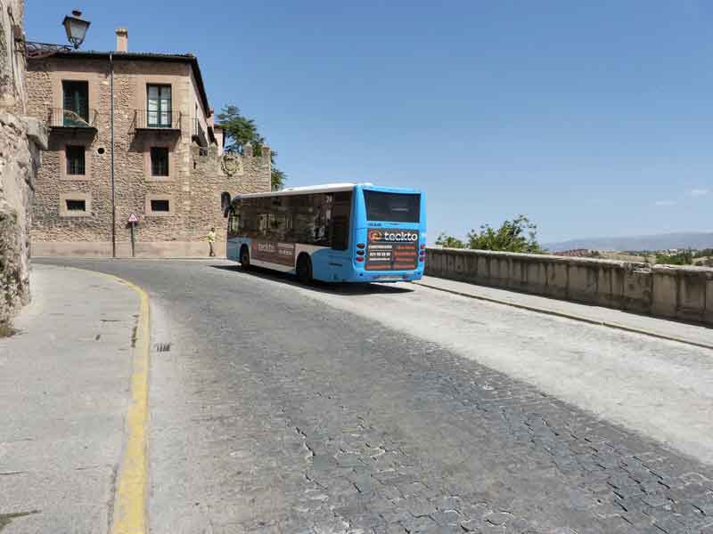 La lechada se ha echado para lograr más adherencia para los autobuses en la cuesta
