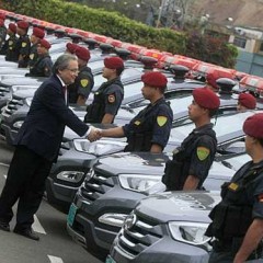 Policías de aquí a Lima