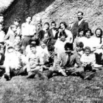 Francisco Giner de los Ríos con un grupo de alumnos.