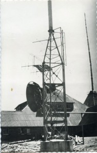 Antenas colocadas en el centro emisor “Dos Castillas” en la ‘Bola del Mundo’; postal editada finales década 50.