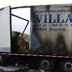 Un grupo de granjeros quema en Francia un camión segoviano con carne de cerdo
