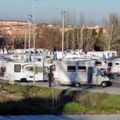 Caravanas, turistas y gentes de otros sitios