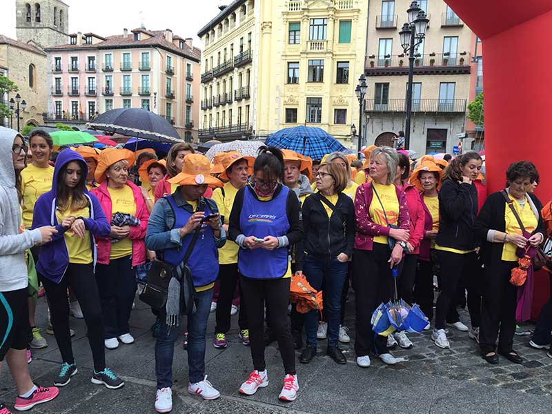 Varias concejalas, en la línea de salida de la marcha.