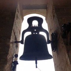 Un belga en el campanario, un religioso en el juzgado y un Gobierno lejano