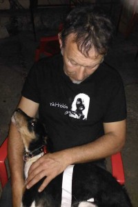 Barrio,-perro-disparado-en-Muñoveros2(xg)