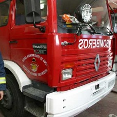 Gemelos por la parte del bombero