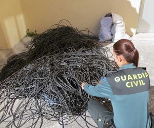 Cable del alumbrado del polígono de Villacastín recuprado por la Guardia Civil.