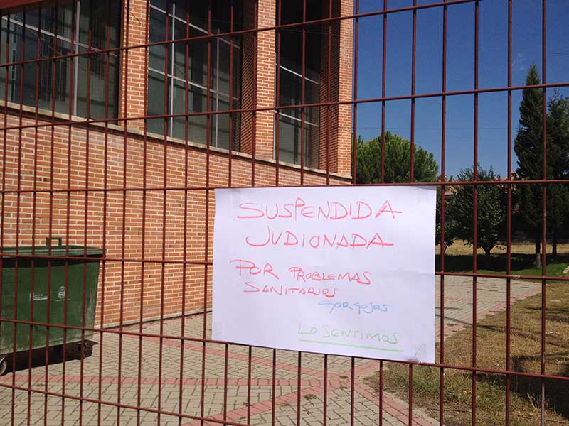 Los comensales se encontraron con este escueto cartel dando por suspendida la judionada de este domingo.
