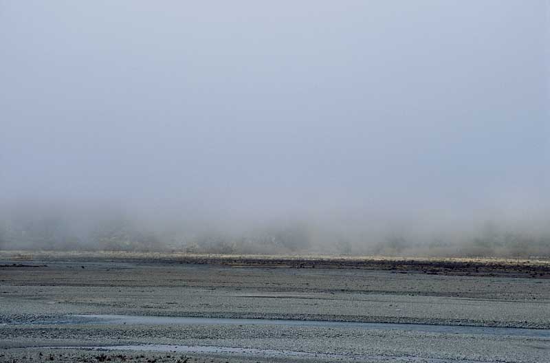 NUBES-SOBRE-TIERRA-EN-NUEVA-ZELANDA-____FOTO-__Alberto-Reguera,-2006-__100-x150-cm.-ok