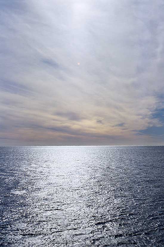 REFLEJOS-EN-EL-MAR-DE-TASMANIA.photo.--Alberto-Reguera,-2006.-100-x-150-cm-ok