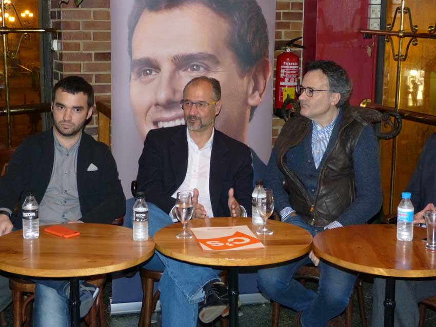 De izquierda a derecha, Yáñez, Fuentes y Miguel Ángel González.