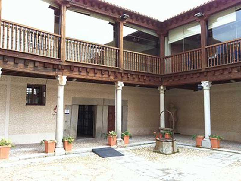 Patio de la casa de Abraham Senneor, donde se ubica la oficina del coordinador cultural.