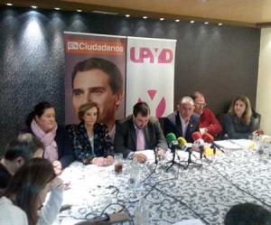 Los representantes de C's y UPYD, el pasado miércoles.