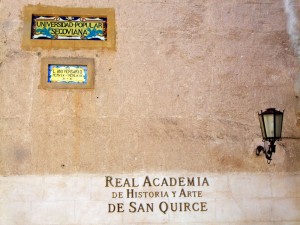 Fachada de la Real Academia de San Quirce (antigua Universidad Popular de Segovia).