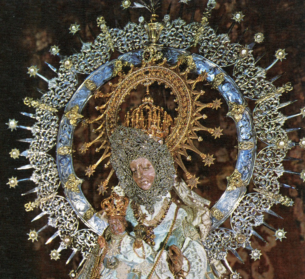 Corona impuesta a la Virgen de la Fuencisla en 1916.