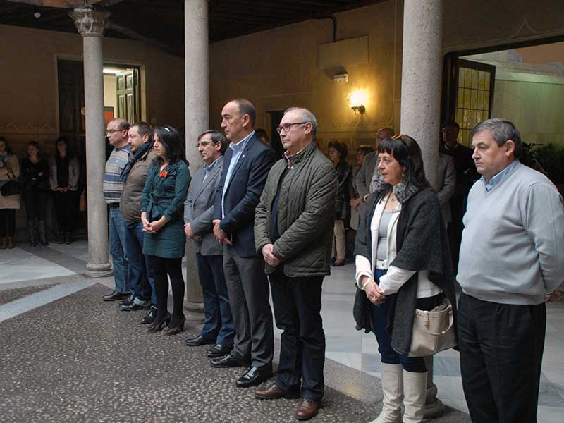 160323-Atentado-Bélgica-Silencio-Diputación1(g)