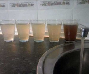 Agua.-Vasos-y-grifo1(p)