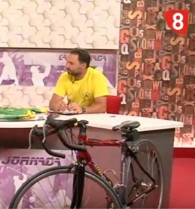 Fernando Álvaro entrevistado en Canal 8 TV.