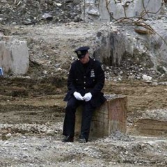 La soledad del policía, personas que corren y un juez confiado