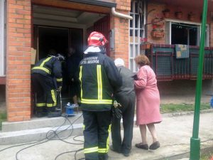 160506-Fuego-calle-Cáceres2(g)