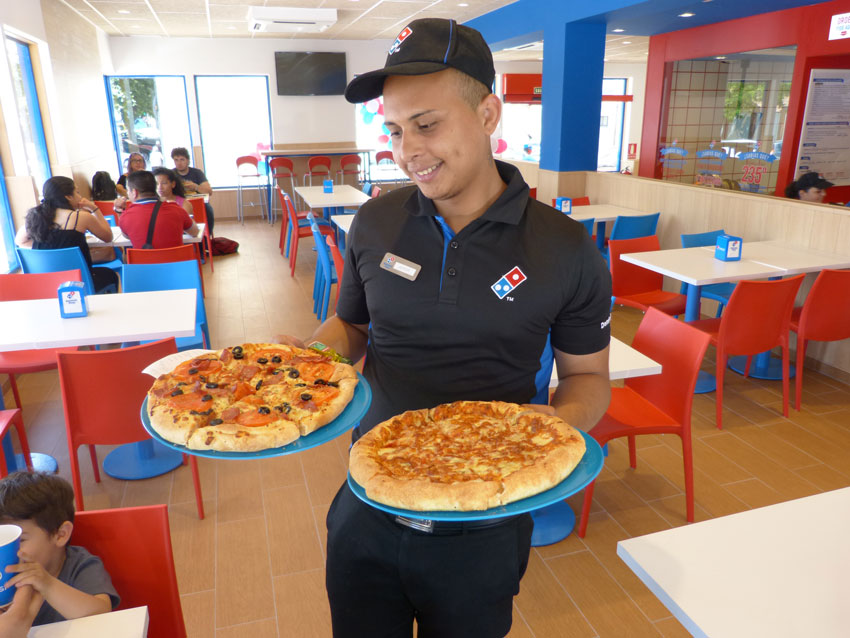 Segovia ya cuenta con un Domino’s Pizza Acueducto2