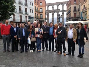 Los candidatos, sin Postigo junto a Fernández Mañueco, en la avenida del Acueducto.