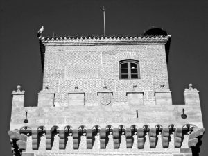 Escudo de los Arias Dávila en su torre fuerte de Segovia.