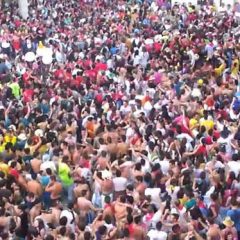 Un chupinazo de fiesta, políticos viajeros y una lectura pesada