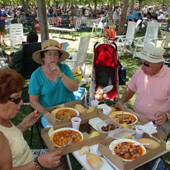 Miles de ciudadanos, decenas de políticos y mucho judión