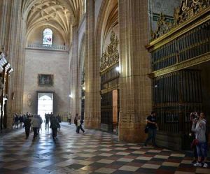 Catedral-Interior-Turistas1(p)