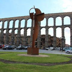 Segovia compra la escultura del Hay Festival 2017 para la rotonda de Constitución