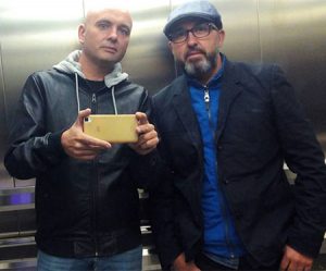 Los dos últimos despedidos de la prensa local.