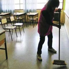 El embrollo de las contratas impide a Cuéllar limpiar sus escuelas