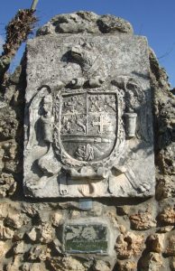 “Escudo Cabezuela, rescatado del Monasterio de la Hoz, el 17-11-74”