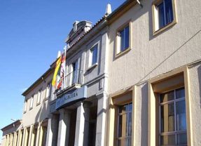 Un padre denuncia tres años de acoso a su hija en el IES La Albuera sin respuesta del centro