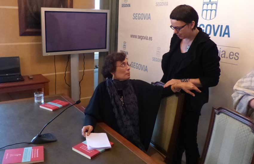 La concejala de cultura y Marta Eloy Cichocka.