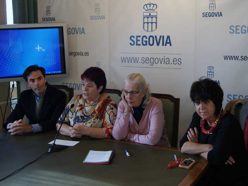 Ángel Rosado, Clara Luquero, Elena Molinero y Claudia de Santos, durante la presentación.