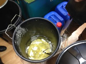 gafas-subdelegada-en-cubo-drogas1g