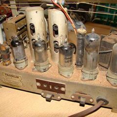 Una radio con gripe, un inglés enamorado y un tío en moto