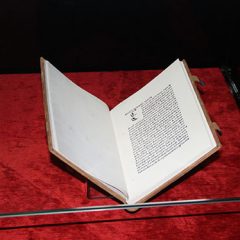 El Sinodal de Aguilafuente, estrella de la muestra de incunables de la Biblioteca Nacional