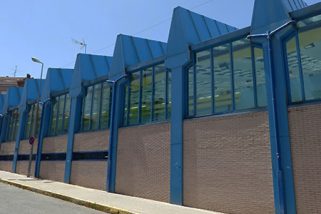 Un mes sin nómina en la piscina cubierta tras la detención de su empresario