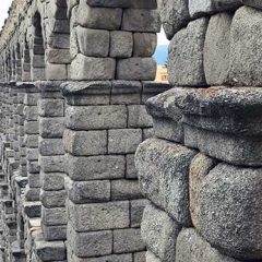 ¿Quién descubrió el Acueducto? ¿Cuándo cierra?