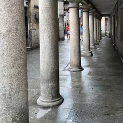 Un lugar prohibido, una puerta cerrada y un alegre policía