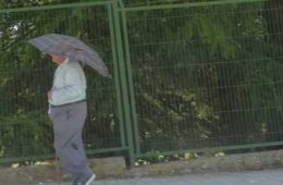 Una mancha azul, un profesor sin plaza y una estatua rara
